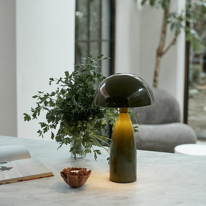 Leoma Lamp