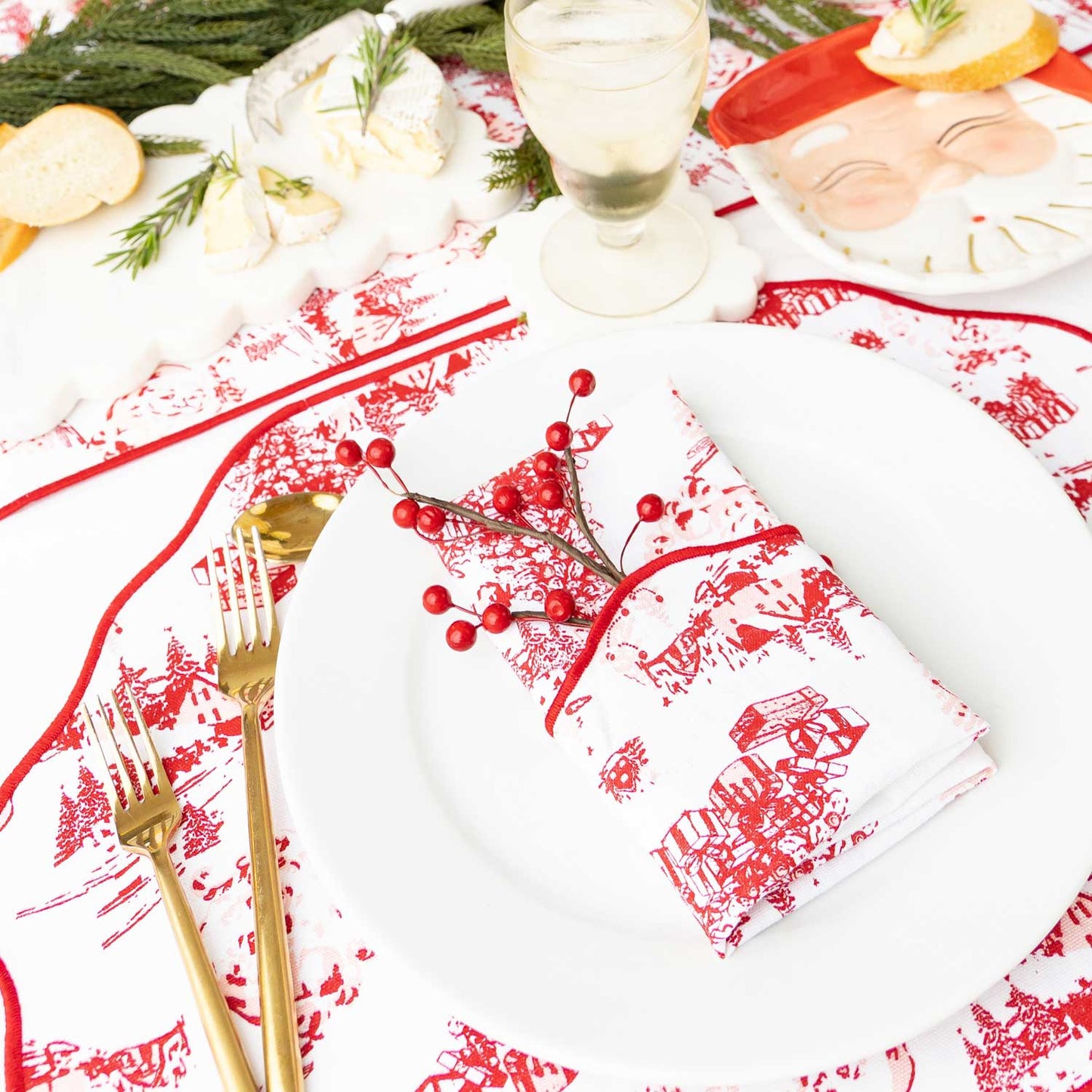 Santa Toile Scalloped Dinner Napkin