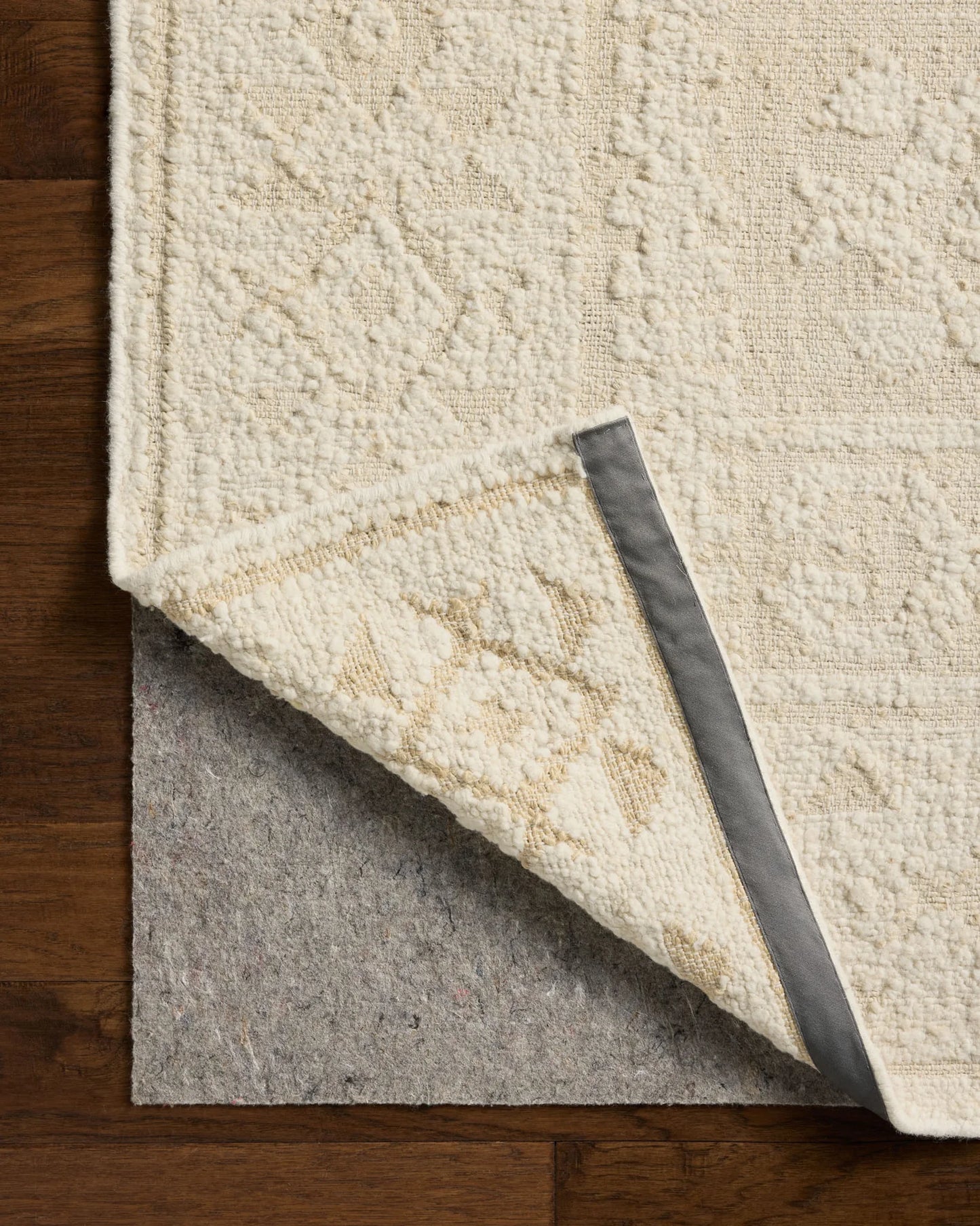 Close-up of the Alara Ivory/Natural rug texture with rug pad